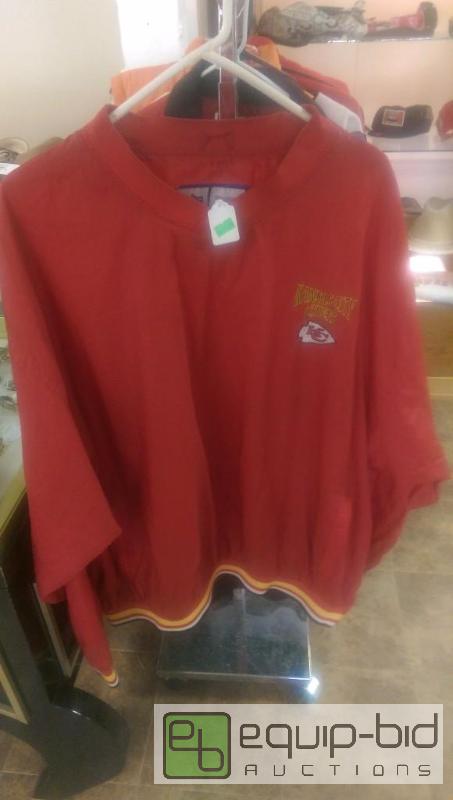 lot 311 image: Kc Chiefs pullover in great condition...