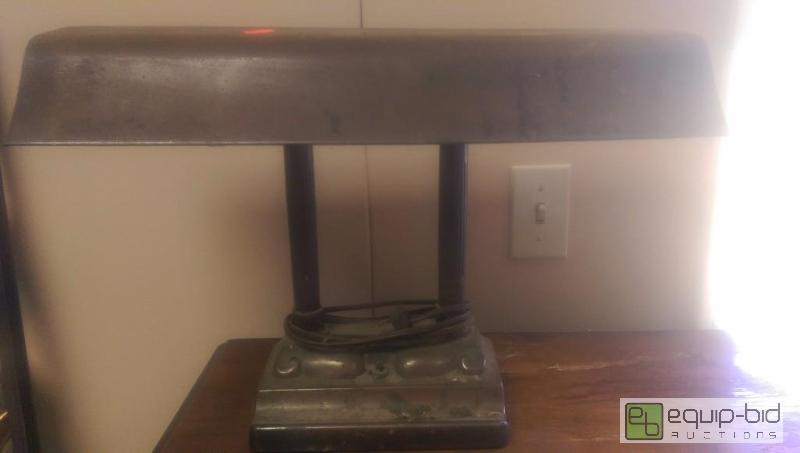 lot 321 image: Old Vintage Desk Lamp...