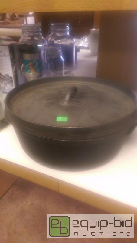 lot 61 image: Large Very Heavy Cast Iron Pan...