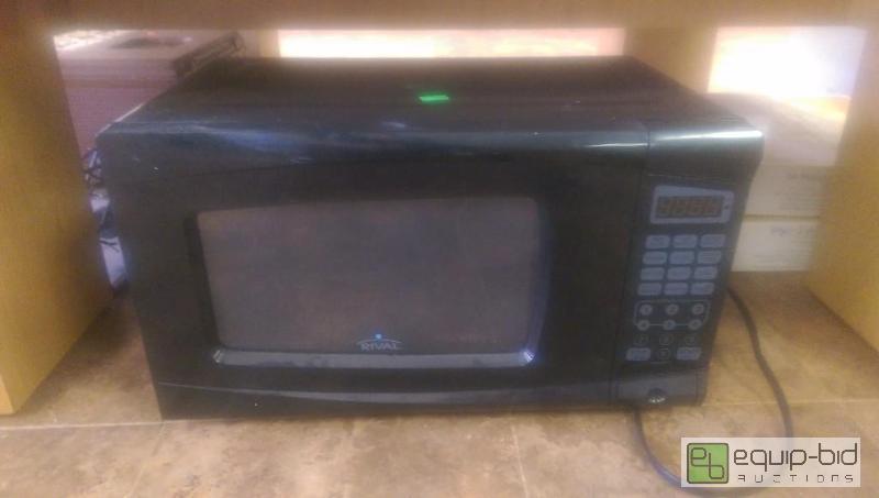 lot 74 image: Used Microwave...