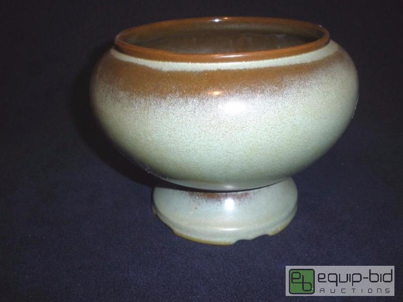 lot 84 image: FRANKOMA Pottery Footed Prairie Green Planter...
