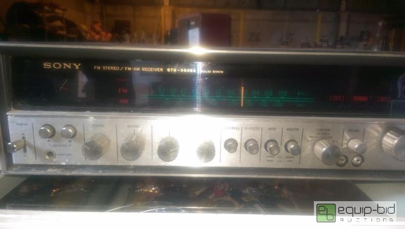 lot 89 image: Vintage Sony Receiver in great working condit...