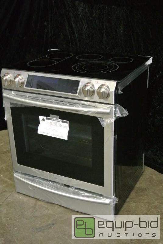 lot 1010 image: Samsung glass top slide in electric range