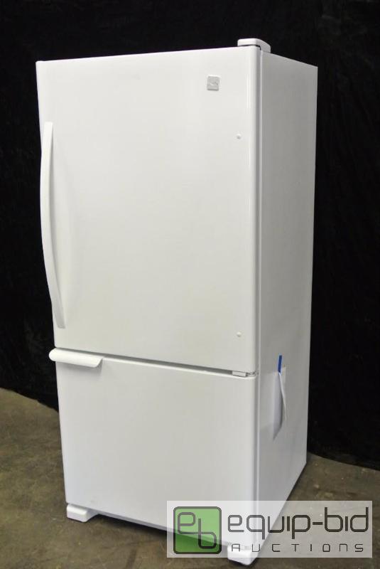 lot 1019 image: Kenmore white refrigeratorfreezer