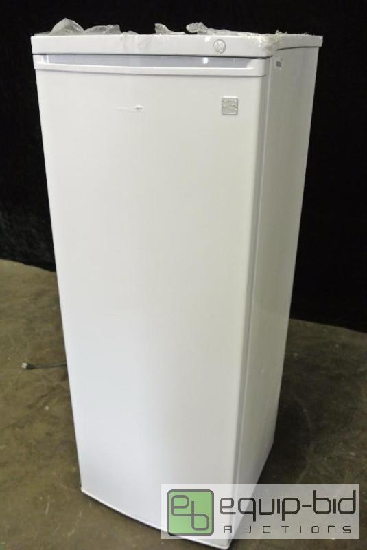 lot 1024 image: Kenmore white 1 door freezer