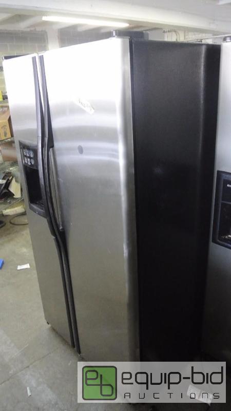 lot 3076 image: GE Side by Side Residential Rerigerator
