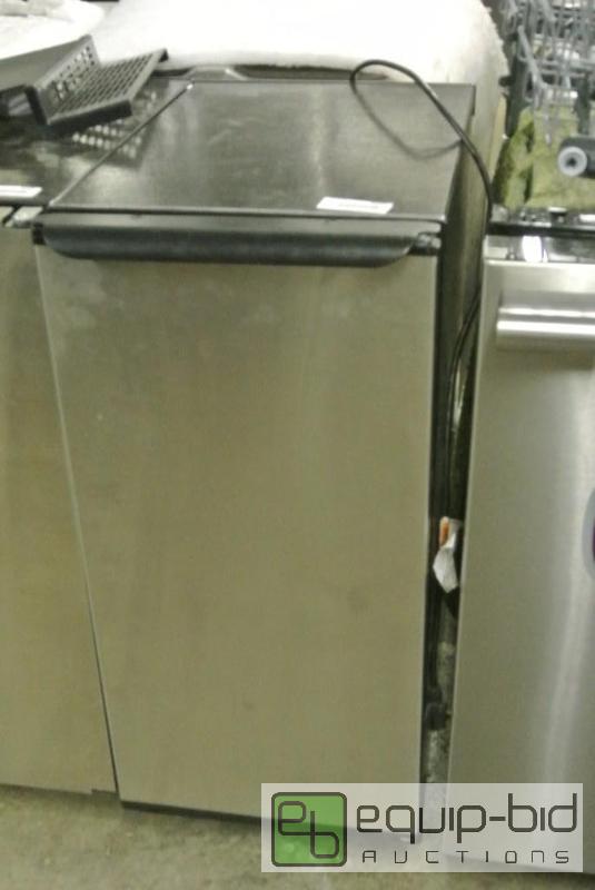lot 3244 image: Kenmore Residential Ice Maker