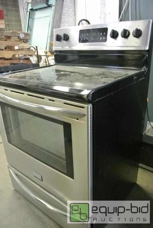 lot 3268 image: Frigidaire 5 Burner Electric Convection Residential Oven