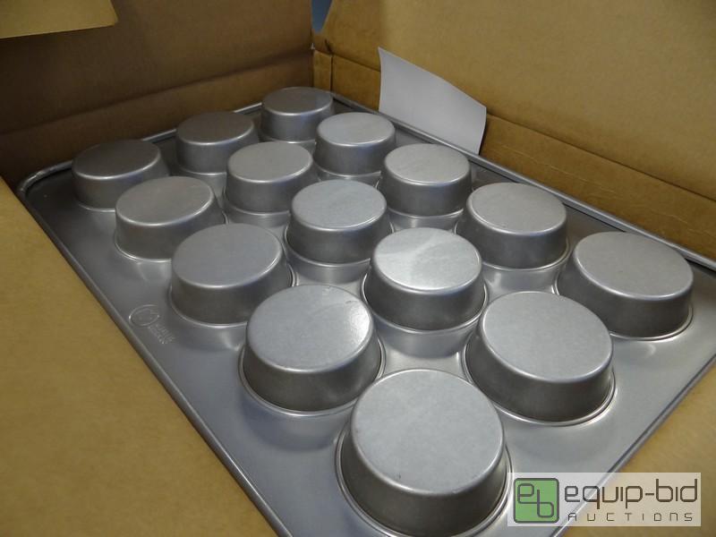 lot 1611 image: (6) New Bundy Bun Pans
