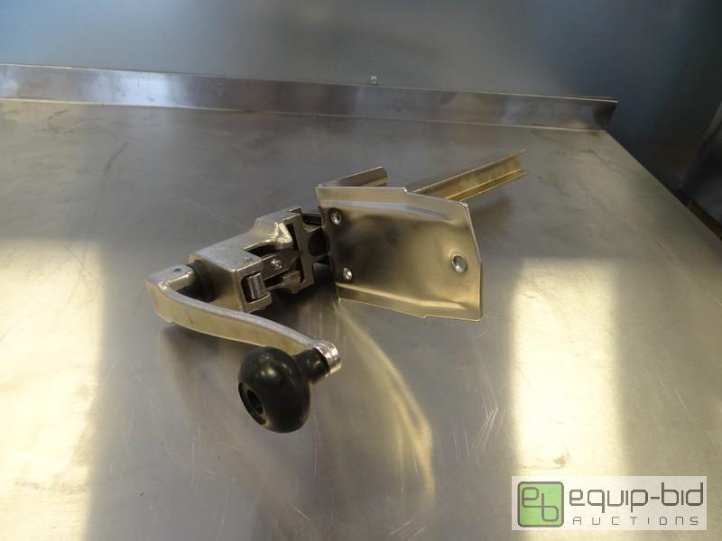 lot 1705 image: New Table Mount Can Opener