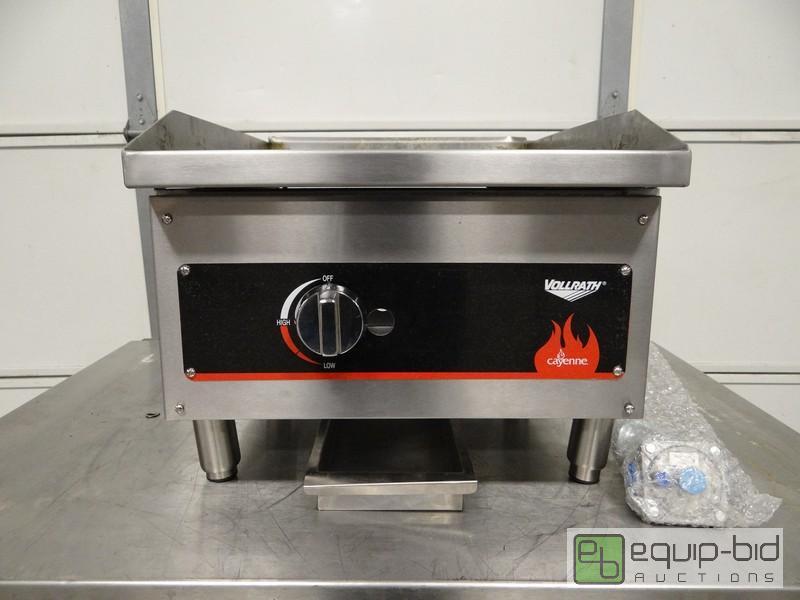 lot 725 image: New Vollrath 16 Inch Flat Top Griddle