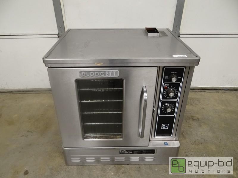 lot 734 image: Blodgett Half Size Gas Convection Oven