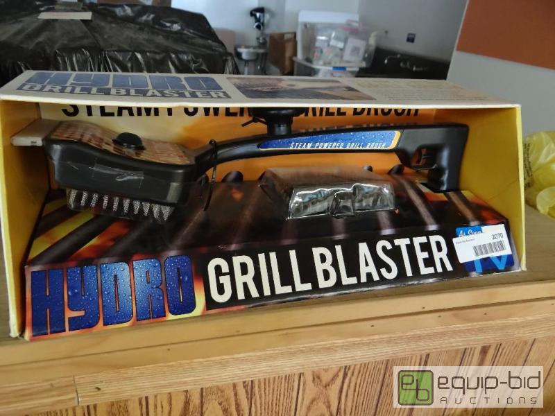 lot 2070 image: New in box Hydro grill blaster.  As seen on T...