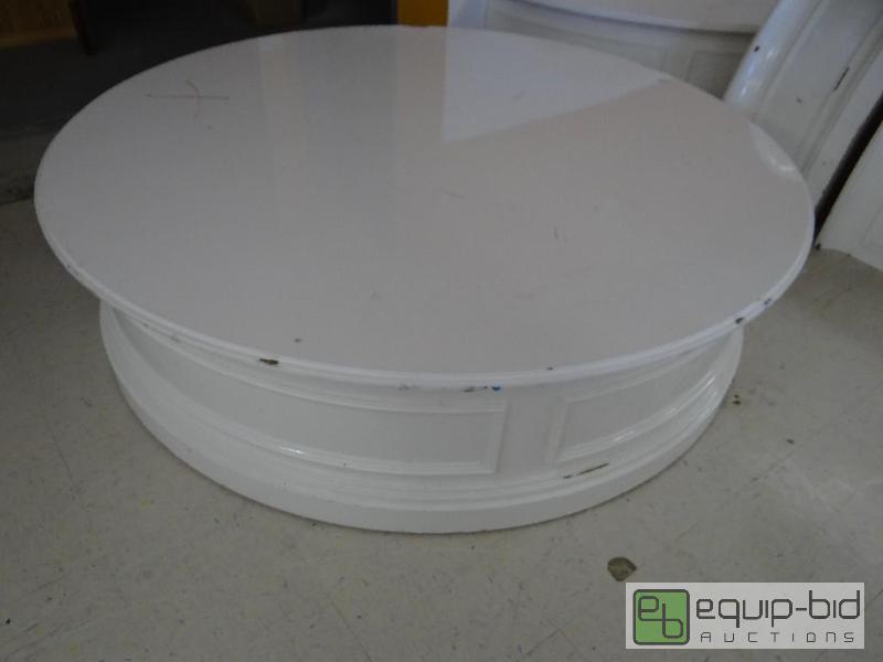 lot 2077 image: Lot of 2 Full round store display stage.  6 f...