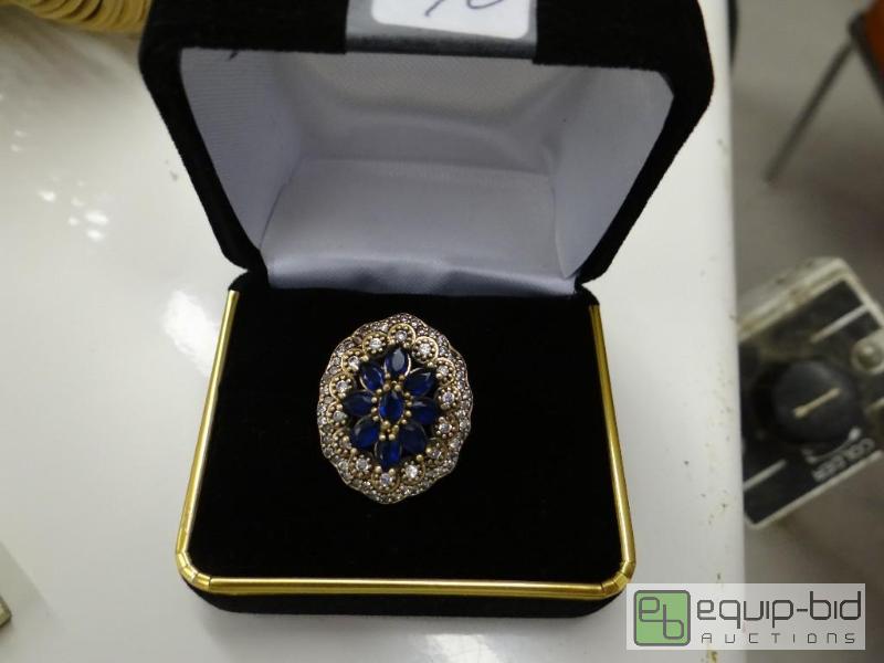 lot 2081 image: Beautiful sterling silver ring with genuine c...