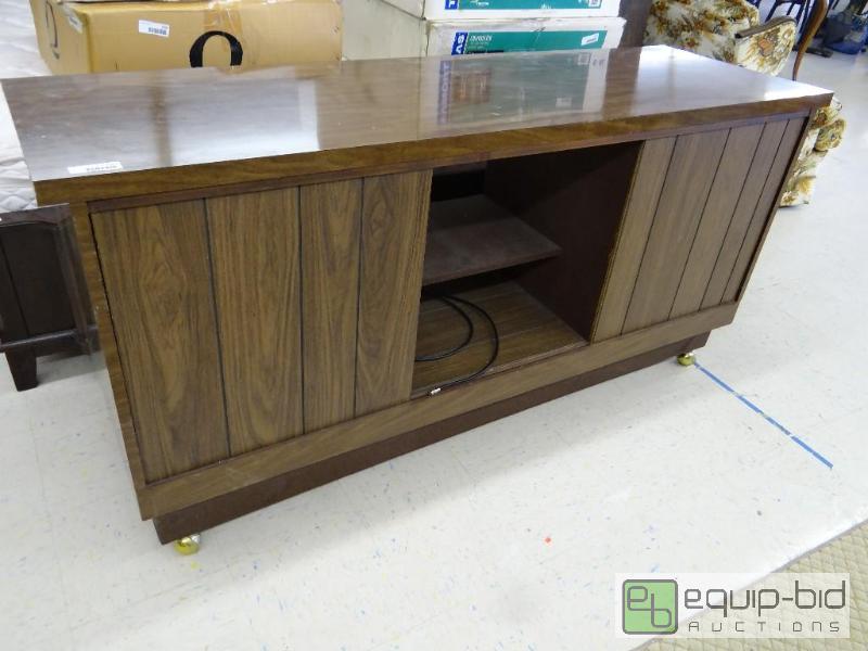 lot 2101 image: Cabinet on wheels with sliding doors for stor...