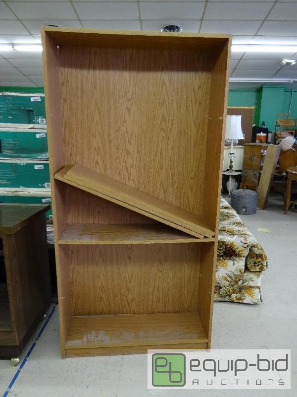 lot 2102 image: Large bookshelf with shelves....
