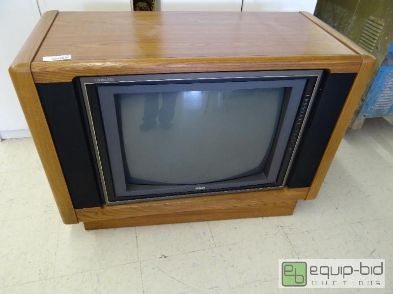 lot 2108 image: Vintage console tv. RCA brand....