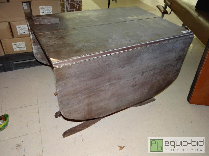 lot 2116 image: Antique drop leaf table. Needs work....