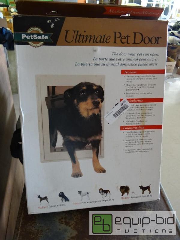 lot 2141 image: Pet safe ultimate pet door in box. Medium siz...