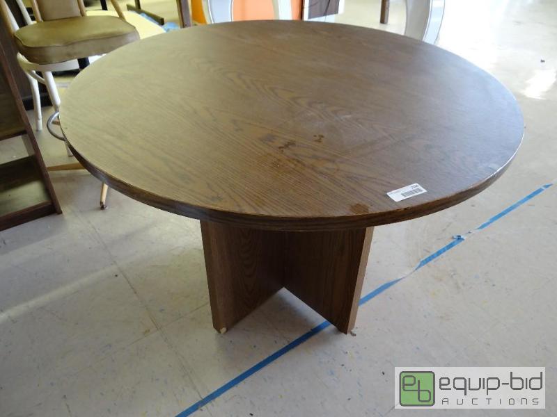 lot 2166 image: Round display table. 42&quot round....
