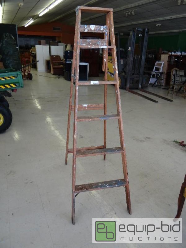lot 2214 image: Wood step ladder....