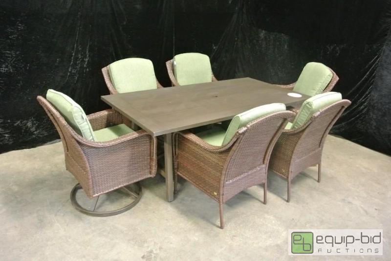 lot 754 image: La Z Boy Madeline Outdoor 7pc Dining Set