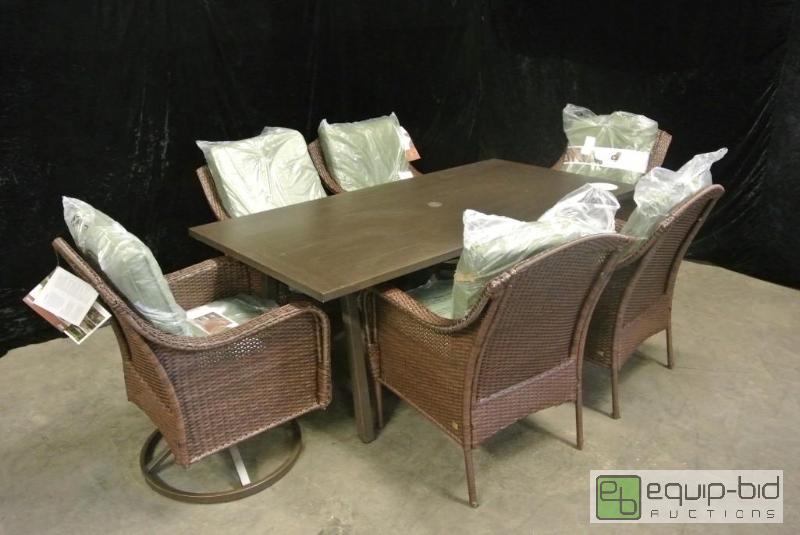 lot 757 image: La Z Boy Madeline Outdoor 7pc Dining Set
