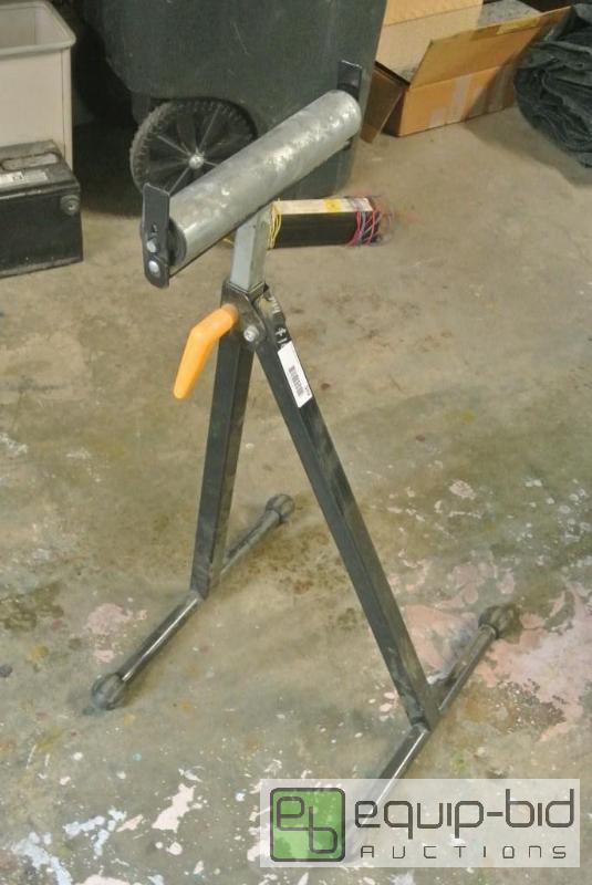 lot 593 image: Adjustable Folding Rolling T-Stand