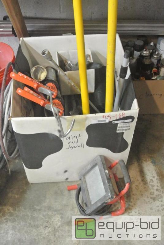 lot 599 image: Large Lot of Painting Supplies