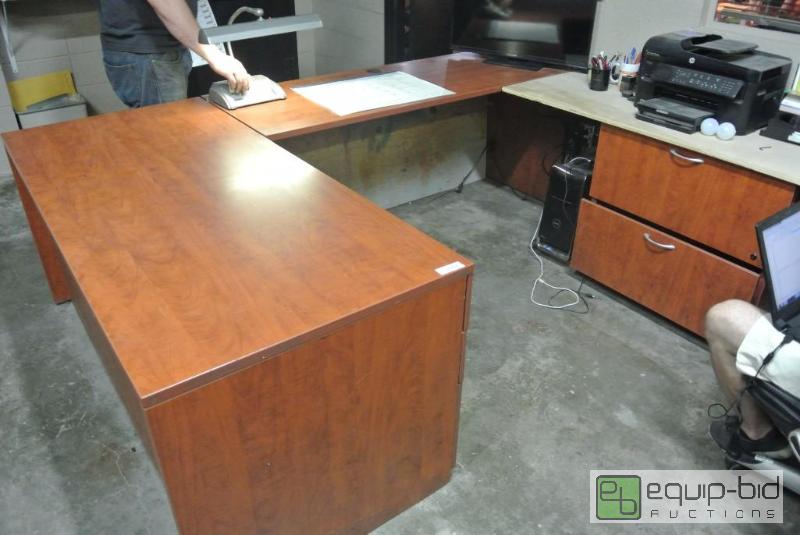 lot 692 image: L Shaped Desk with 2 Drawer File Cabinet and 3 Storage Drawers