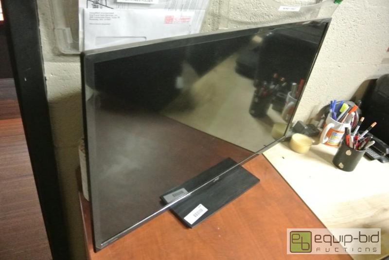 lot 694 image: JVC 32 Flatscreen Television
