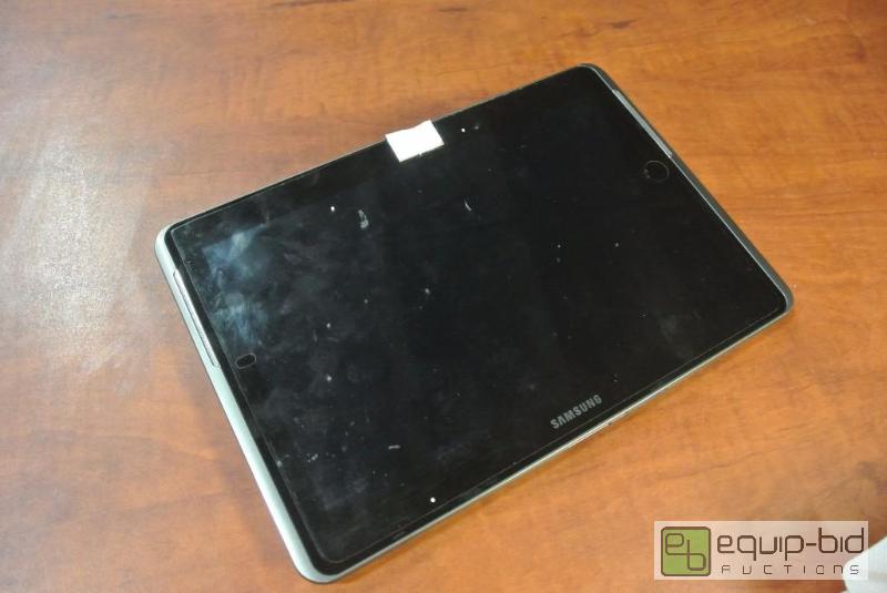 lot 698 image: Samsung Tablet