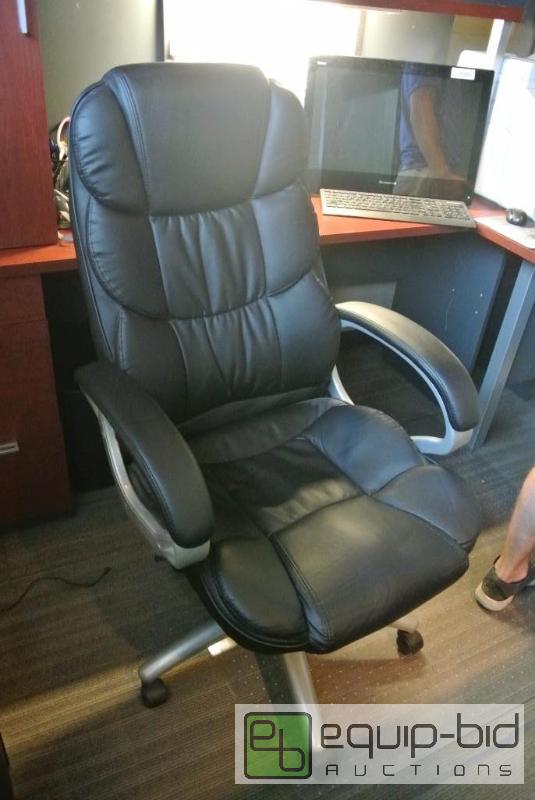 lot 707 image: Very Nice Leather Office Rolling Chair