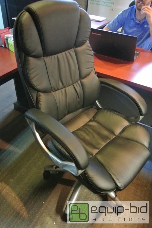 lot 708 image: Very Nice Leather Office Rolling Chair