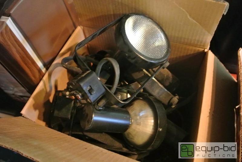 lot 718 image: Box of Track Lighting