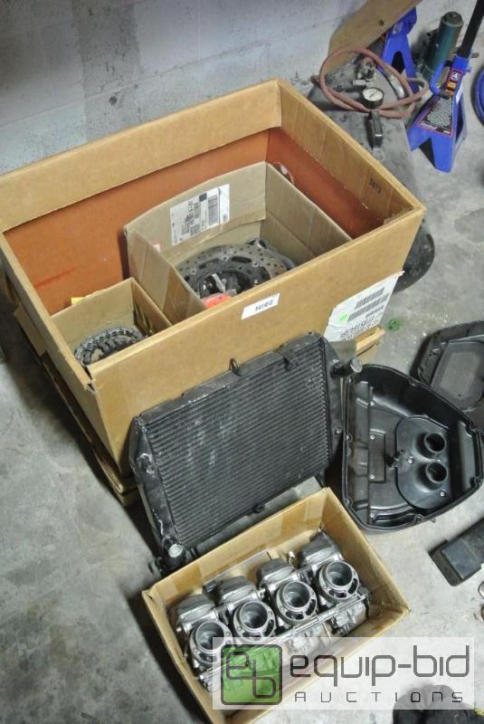 lot 737 image: Large Assortment of 2001 Yamaha R1 Motorcycle Parts