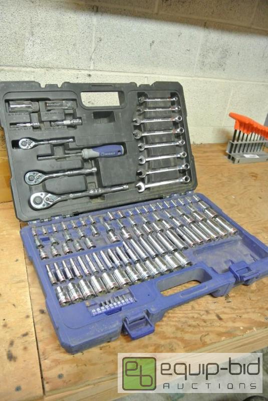 lot 739 image: Kobalt Wrench and Socket Set