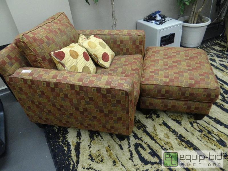 lot 9004 image: Very Nice Love Seat with Matching Ottoman
