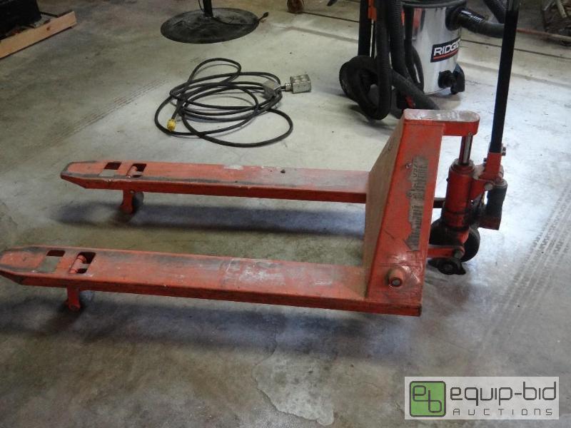 lot 9010 image: Floor Jack