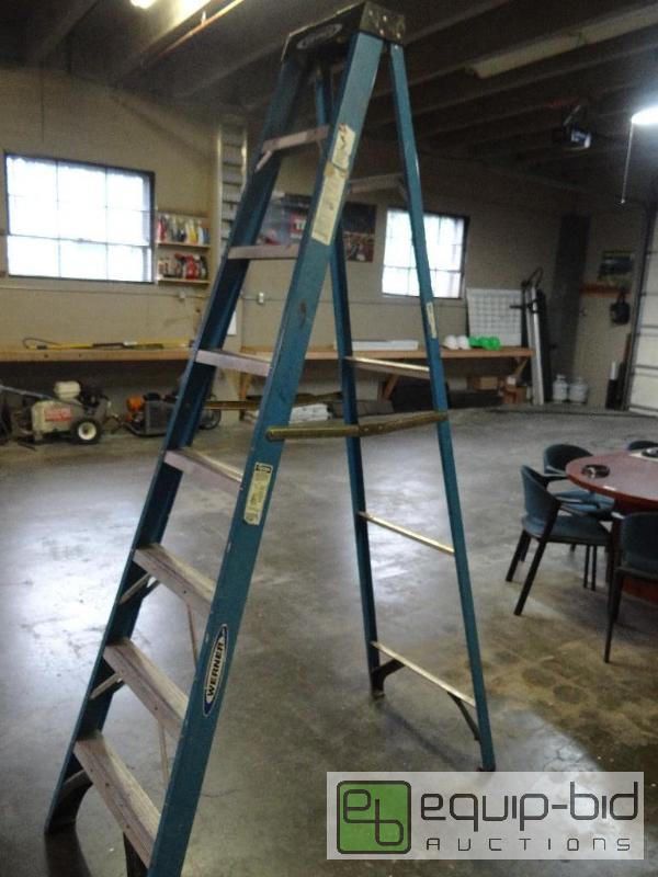 lot 9013 image: Werner Ladder with Attachable Stabilizer