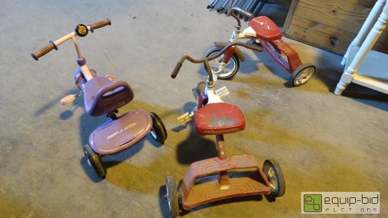 lot 518 image: Lot of (3) Classic Style Kids Tricycles