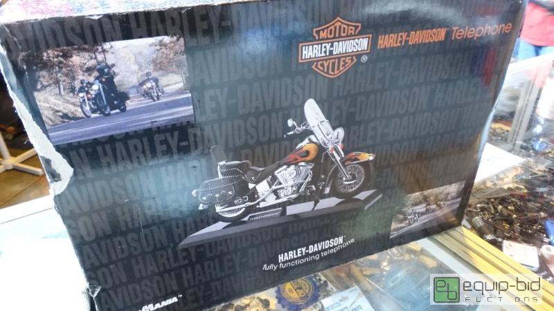 lot 520 image: Motor Harley Davidson Motorcycle Phone