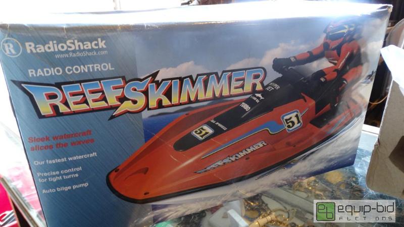 lot 523 image: Radio Shack Reef Skimmer Water Ski Remote Control