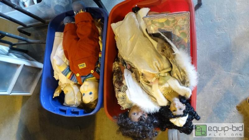 lot 524 image: Large Misc Lot of  Dolls