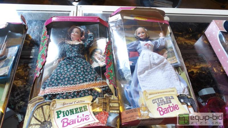 lot 530 image: Set Of 2 90s barbies Sealed Packages
