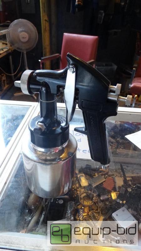 lot 532 image: New Cambell Hausfeld Air Paint Sprayer