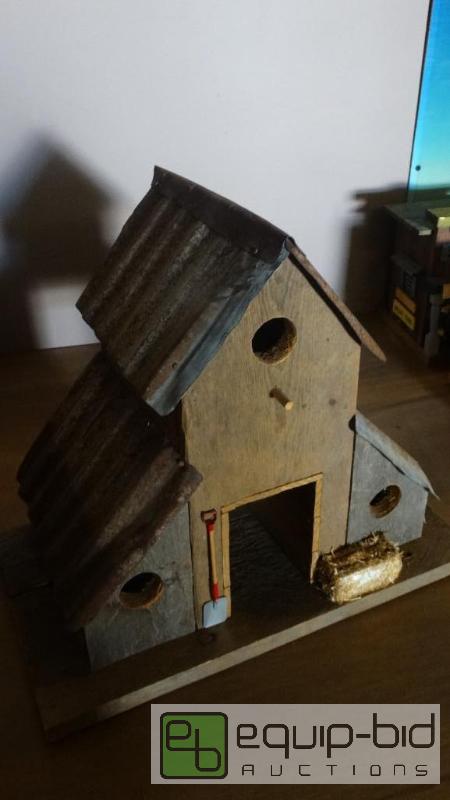 lot 558 image: Collectors Hand Made Bird House
