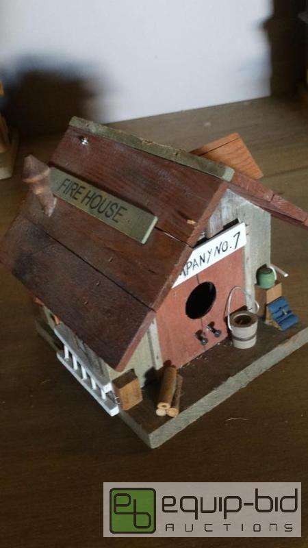 lot 560 image: Collectors Hand Made Bird House