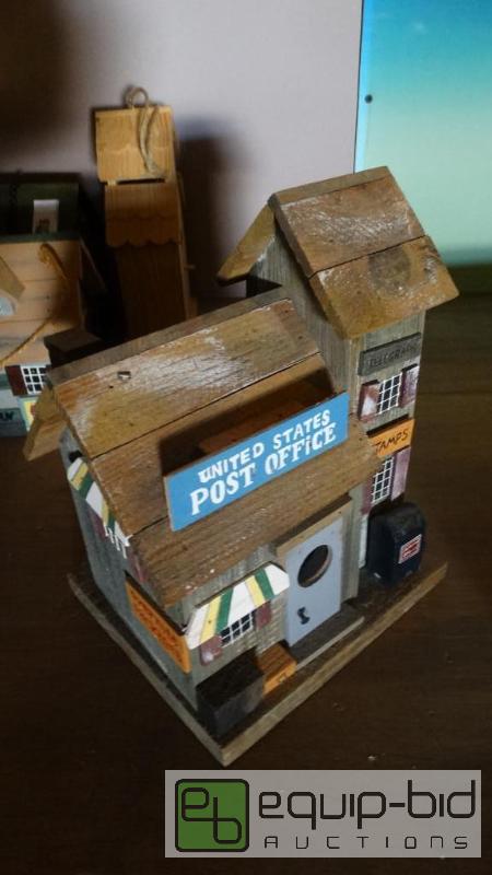 lot 565 image: Collectors Hand Made Bird House